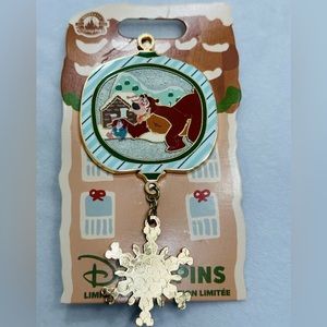 Disney Parks 2022 Christmas Gingerbread‎ Wilderness Lodge Humphrey Bear LE Pin